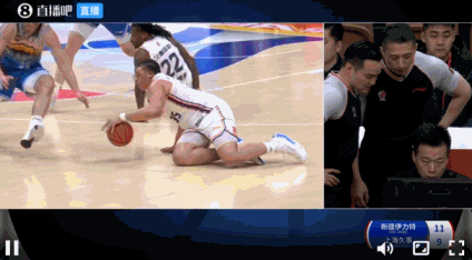 mk体育艾孜买提和洛夫顿争夺地板球 双方缠斗在一起  裁判判罚小胖违体