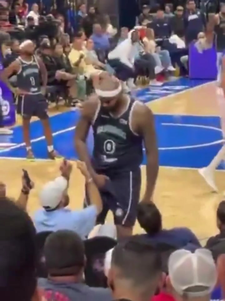 mk体育在线登录入口官方：考辛斯因冲突事件被停赛至本赛季结束 面临最高一万刀罚款